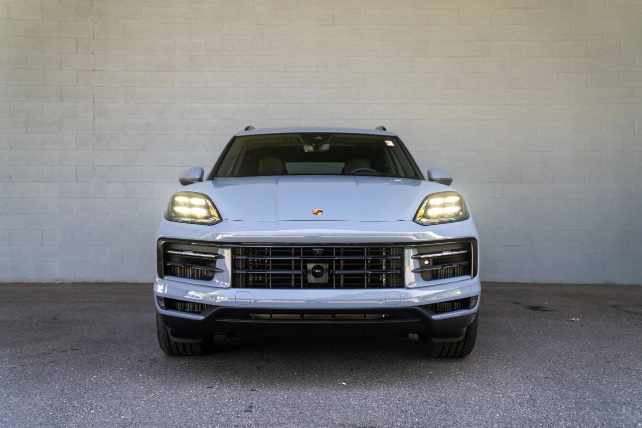 2025 Porsche Cayenne S photo 12