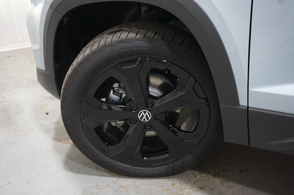 2025 Volkswagen Taos SEL photo 25