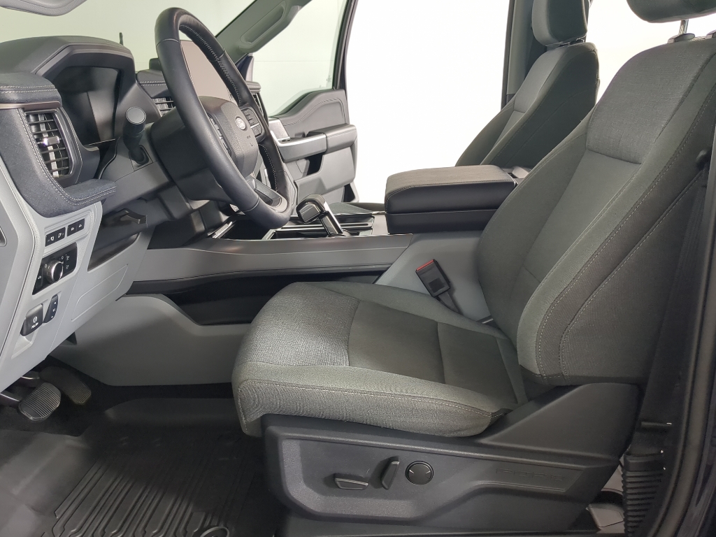 2024 Ford F-150 Lightning photo 9