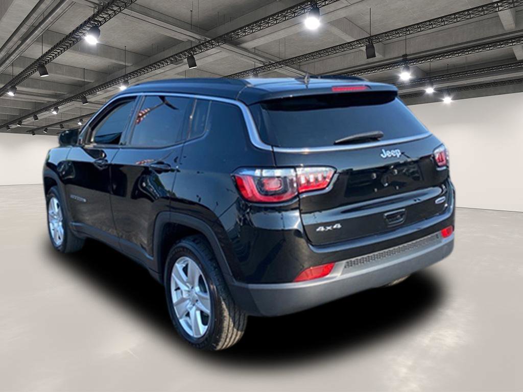 2022 Jeep Compass Latitude photo 2