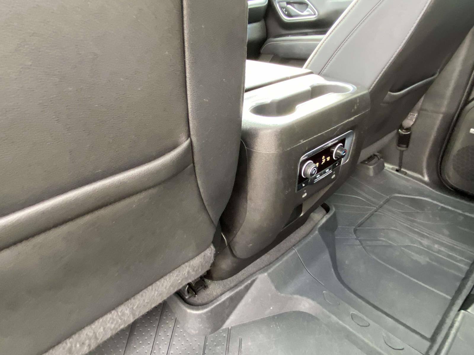 2022 Chevrolet Suburban Premier photo 4