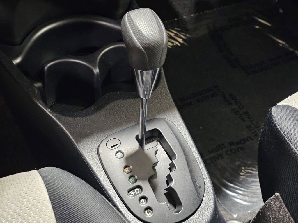 2012 Toyota Yaris LE photo 30