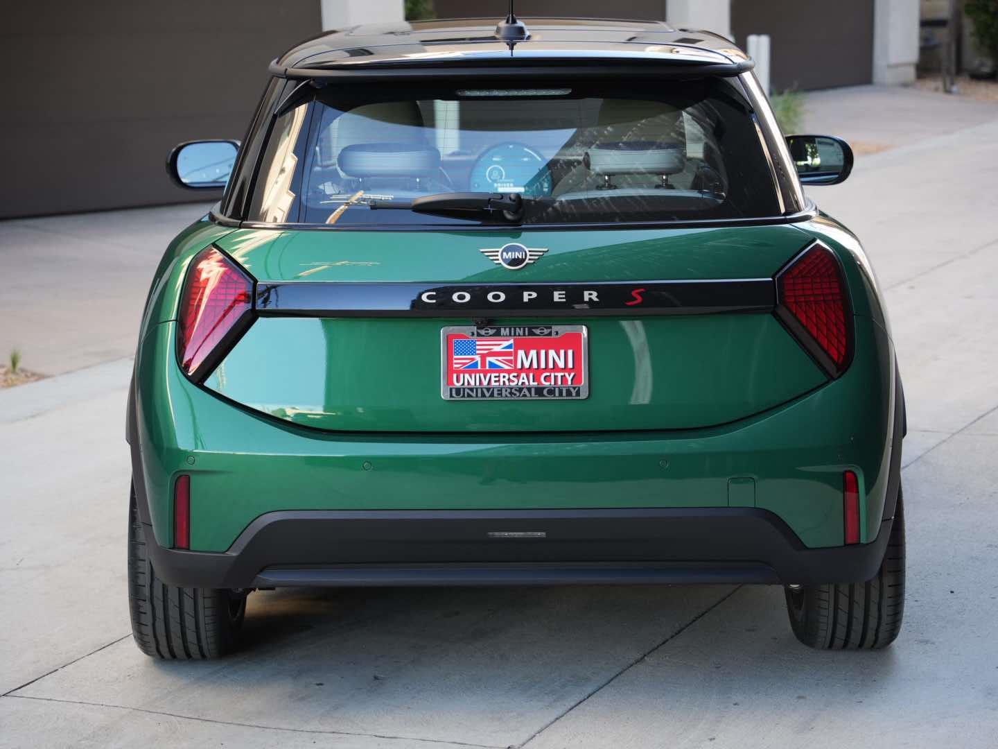 2026 Mini Cooper 2 Door Hardtop Signature photo 4