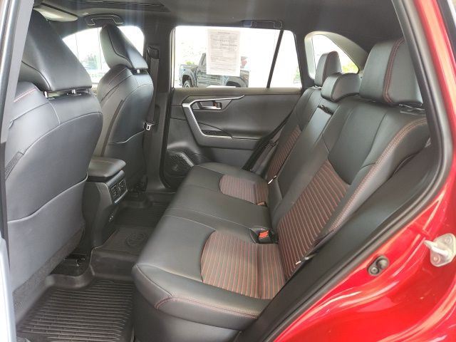 2025 Toyota RAV4 Hybrid XSE photo 13