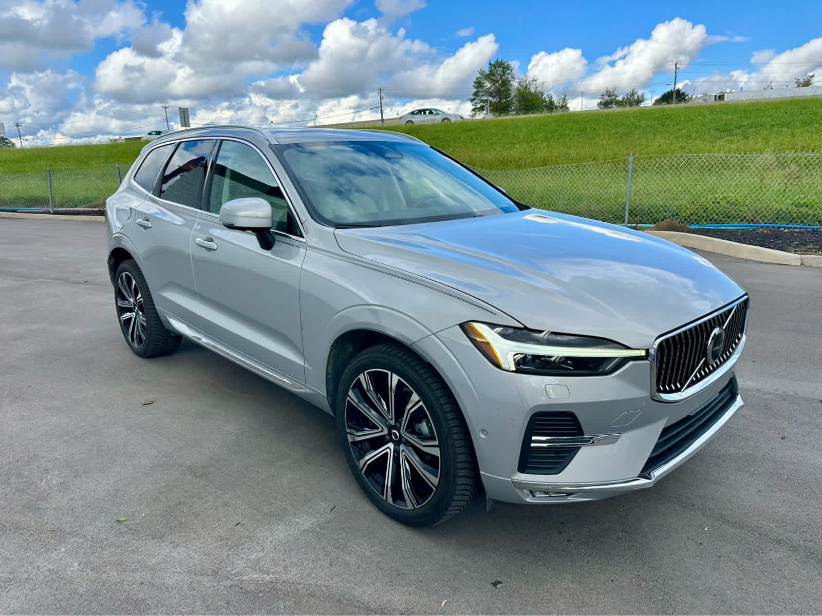 2023 Volvo XC60 Ultimate photo 2