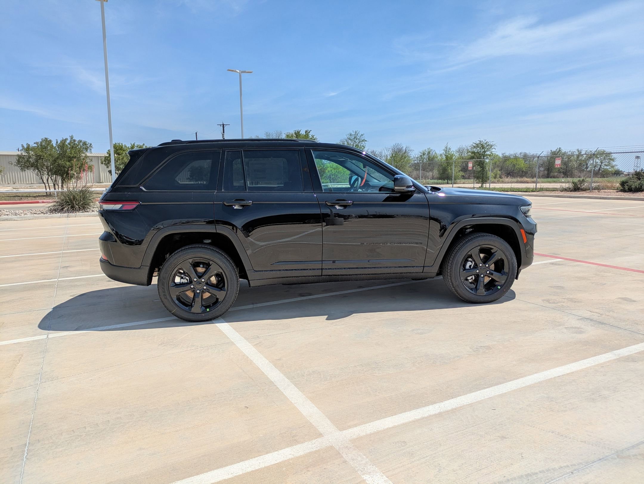 2025 Jeep Grand Cherokee Altitude X photo 2