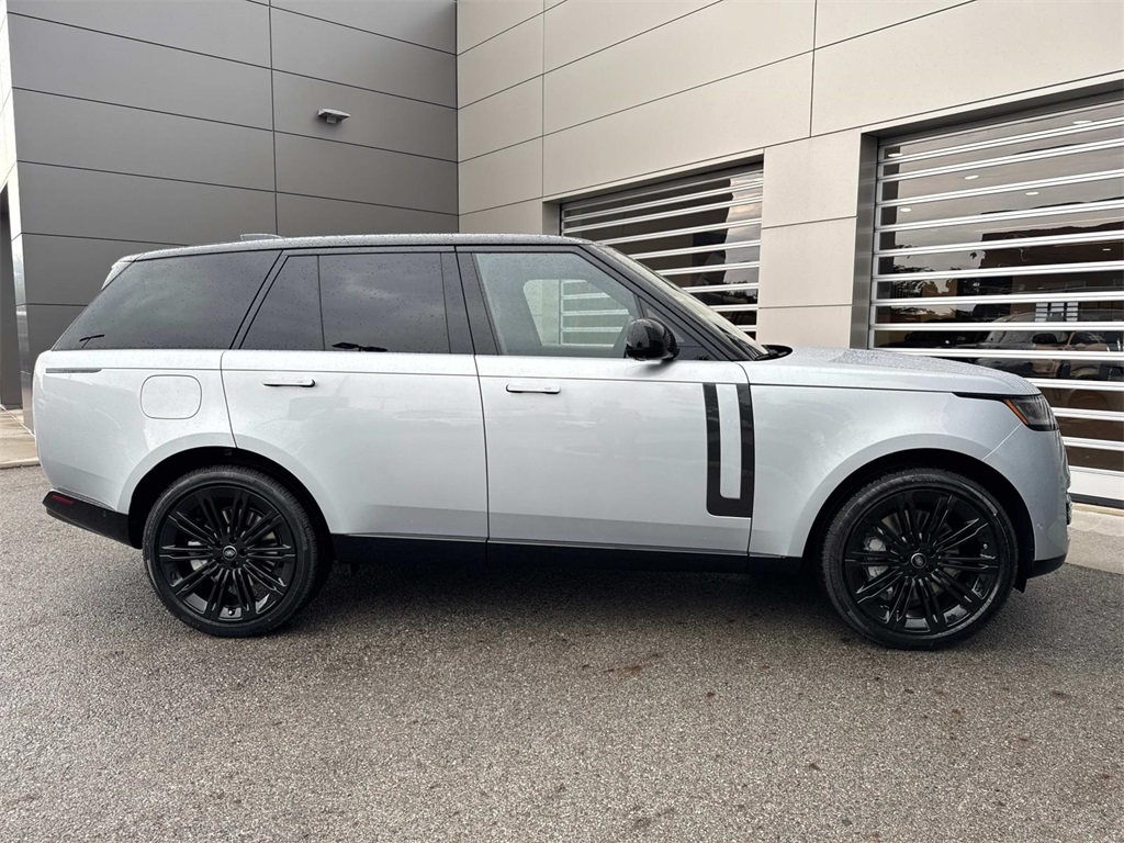 2025 Land Rover Range Rover SE photo 9