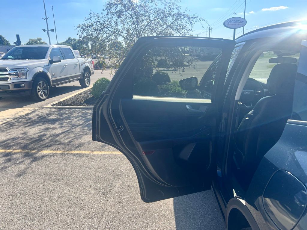 2022 Ford Escape SEL photo 21
