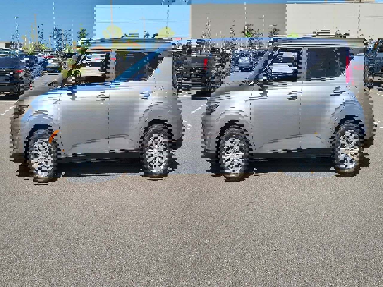 2025 Kia Soul LX photo 7