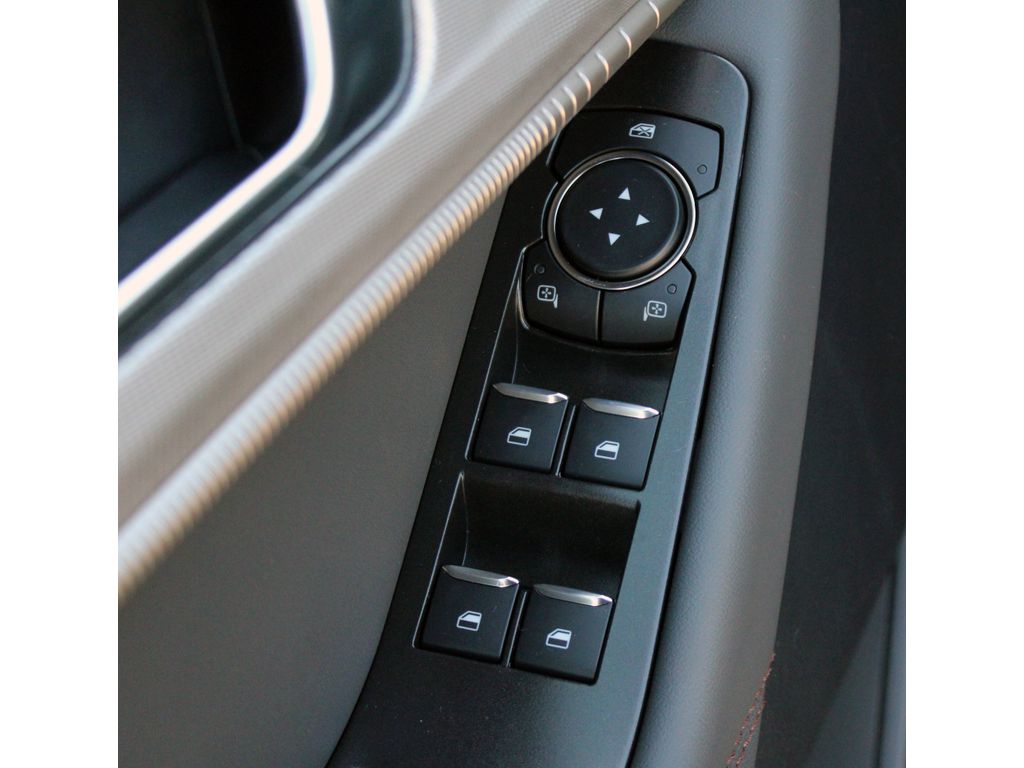 2025 Ford Explorer photo 3