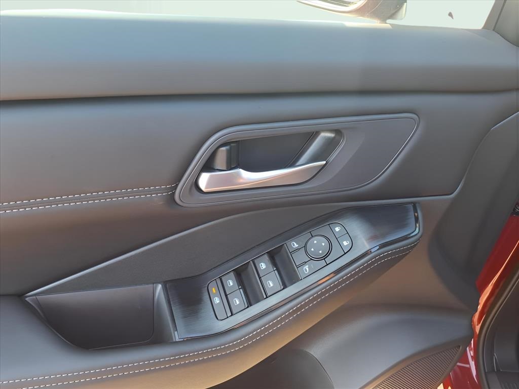 2026 Nissan Rogue SV photo 14