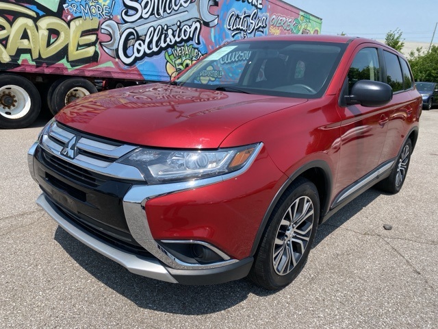 2018 Mitsubishi Outlander ES photo 3