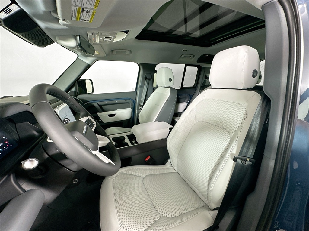 2025 Land Rover Defender 110 S photo 11