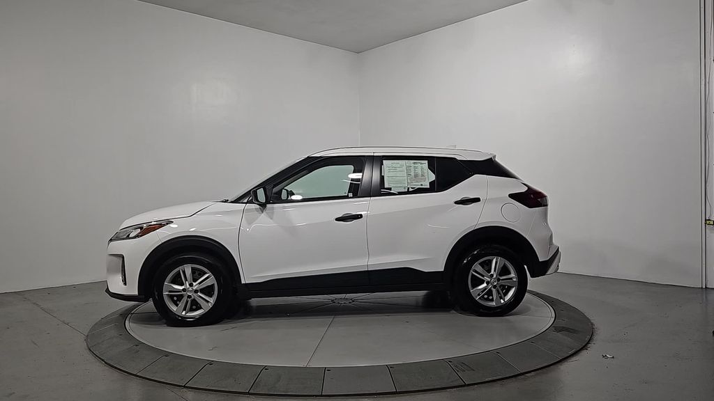 2024 Nissan Kicks S photo 2