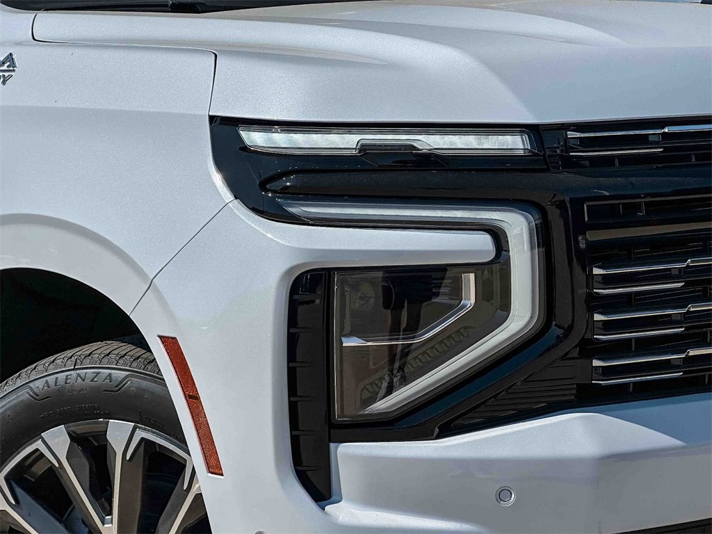 2026 Chevrolet Suburban High Country photo 4