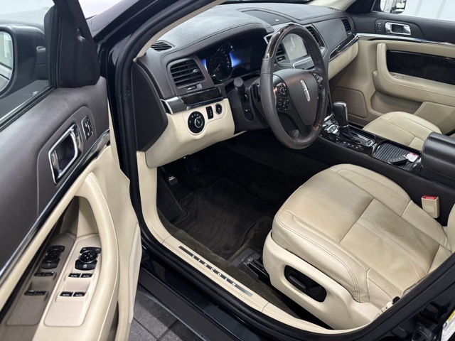 2014 Lincoln MKS Base photo 10