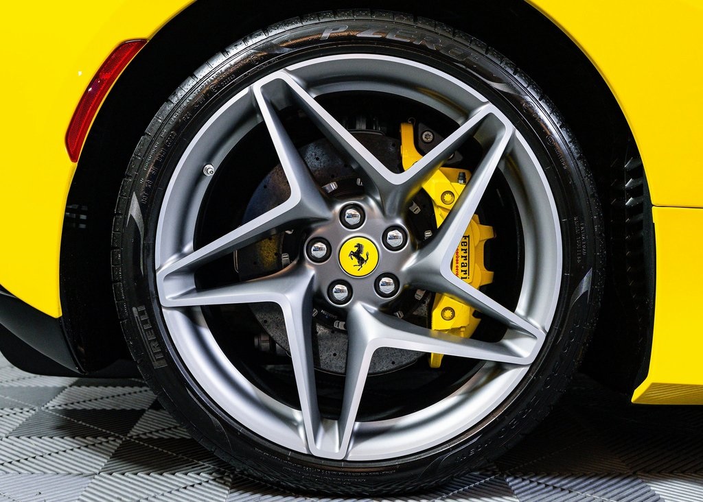 2022 Ferrari F8 Spider Base photo 7