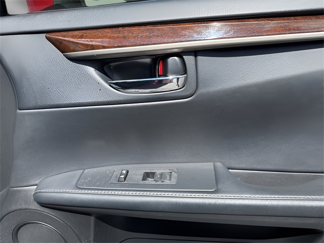 2013 Lexus ES 350 photo 15
