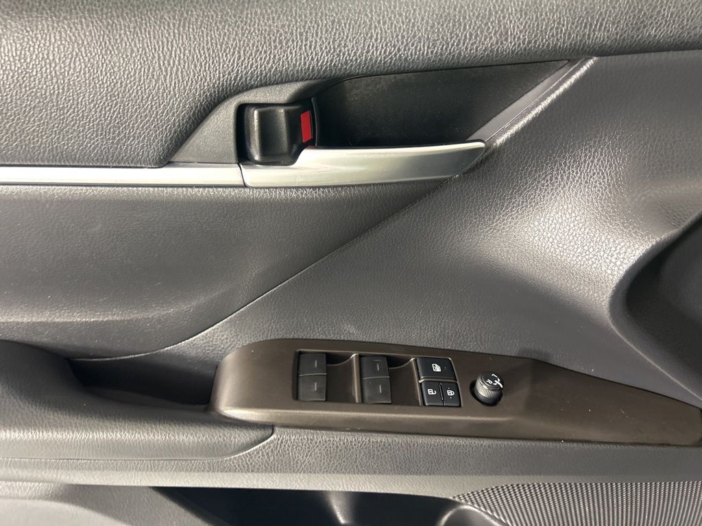 2021 Toyota Camry SE photo 19