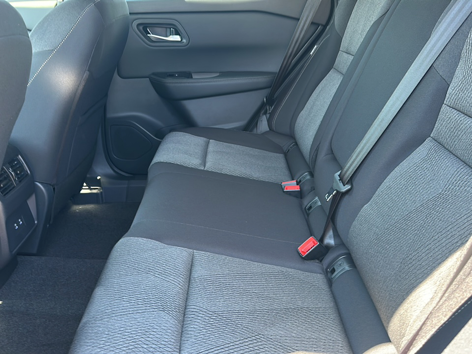 2026 Nissan Rogue SV photo 3