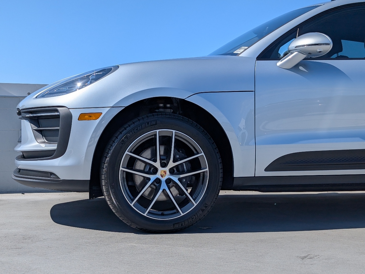 2026 Porsche Macan T photo 9
