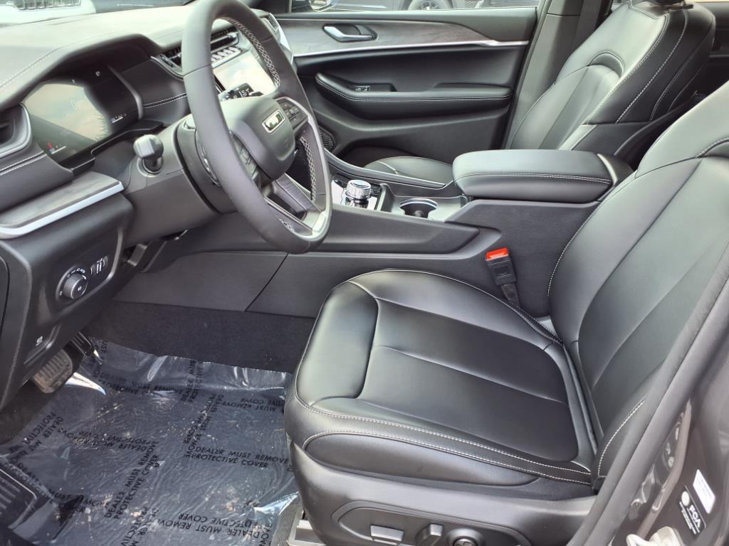 2025 Jeep Grand Cherokee Limited photo 9