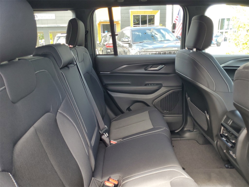 2025 Jeep Grand Cherokee Laredo X photo 27