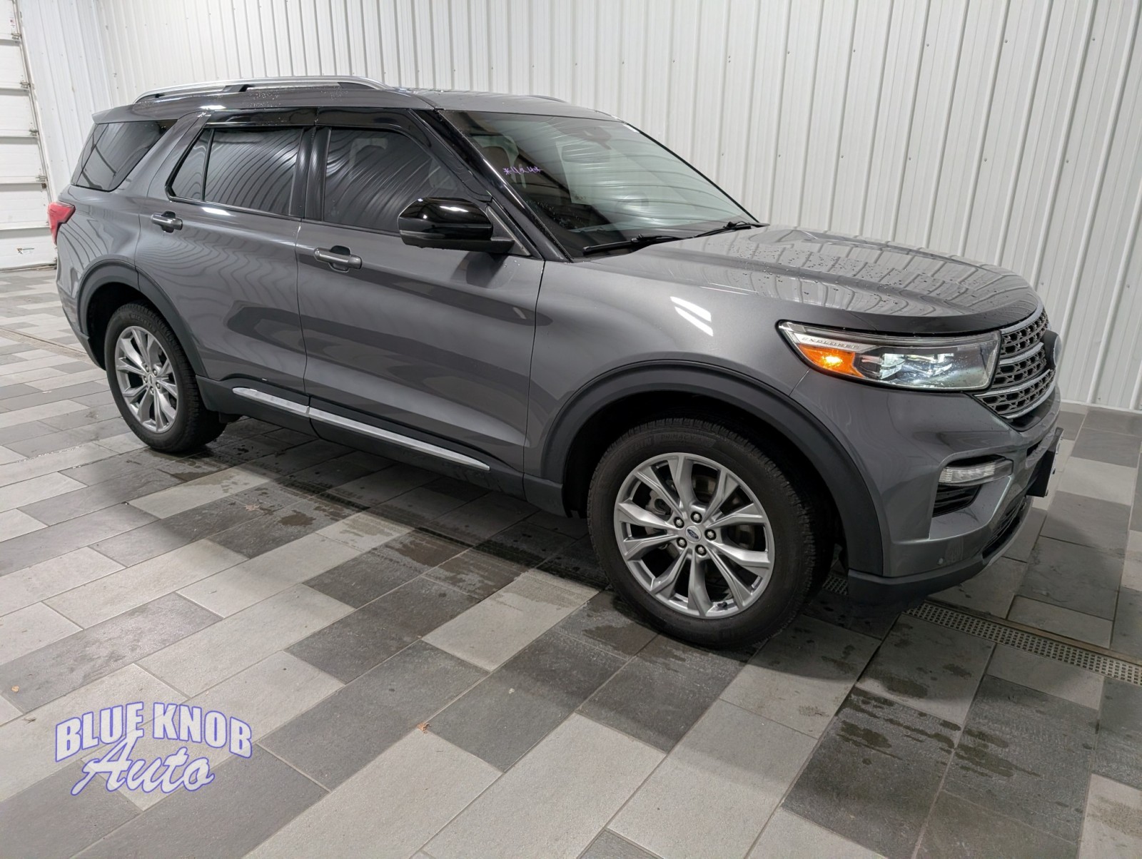 2023 Ford Explorer Limited photo 3