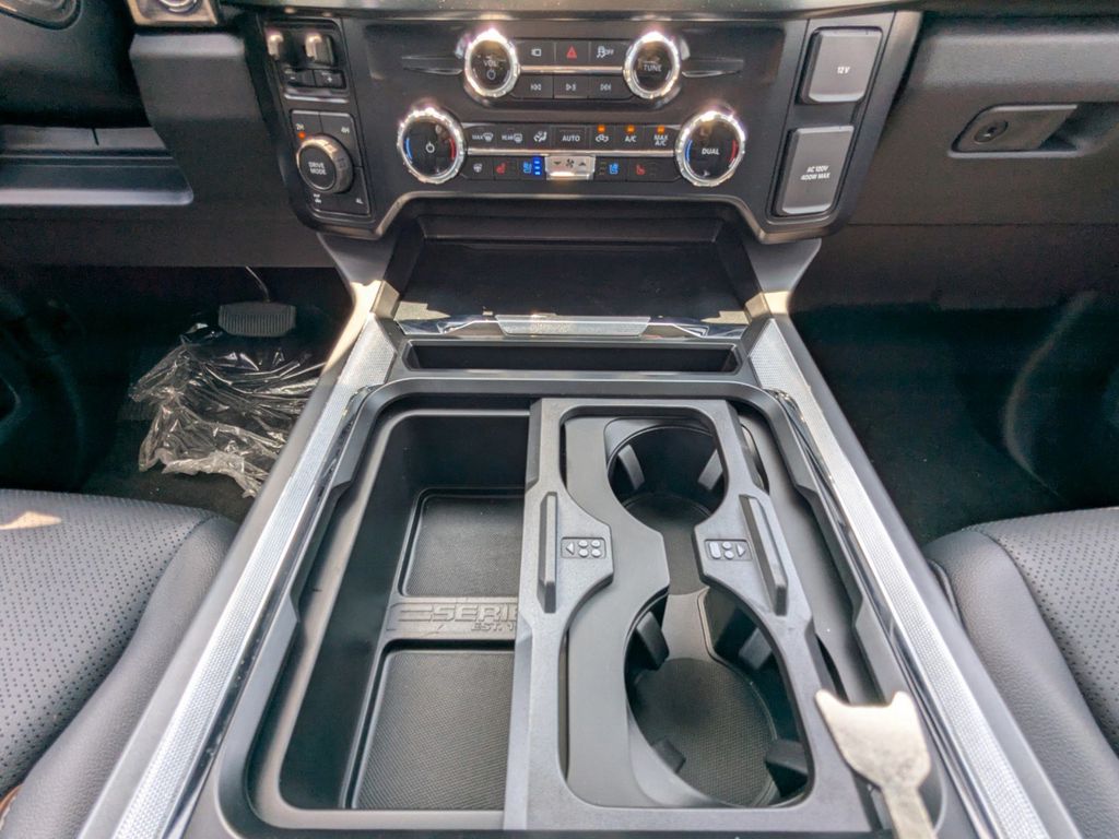 2025 Ford F-250 Lariat photo 24