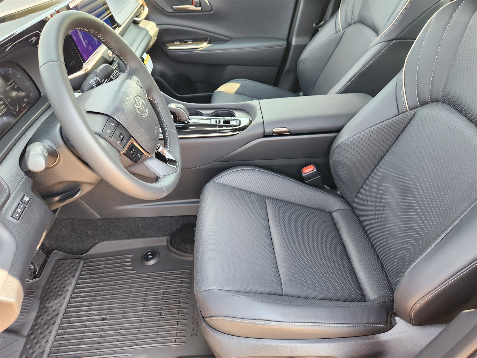 2026 Toyota Crown XLE photo 8