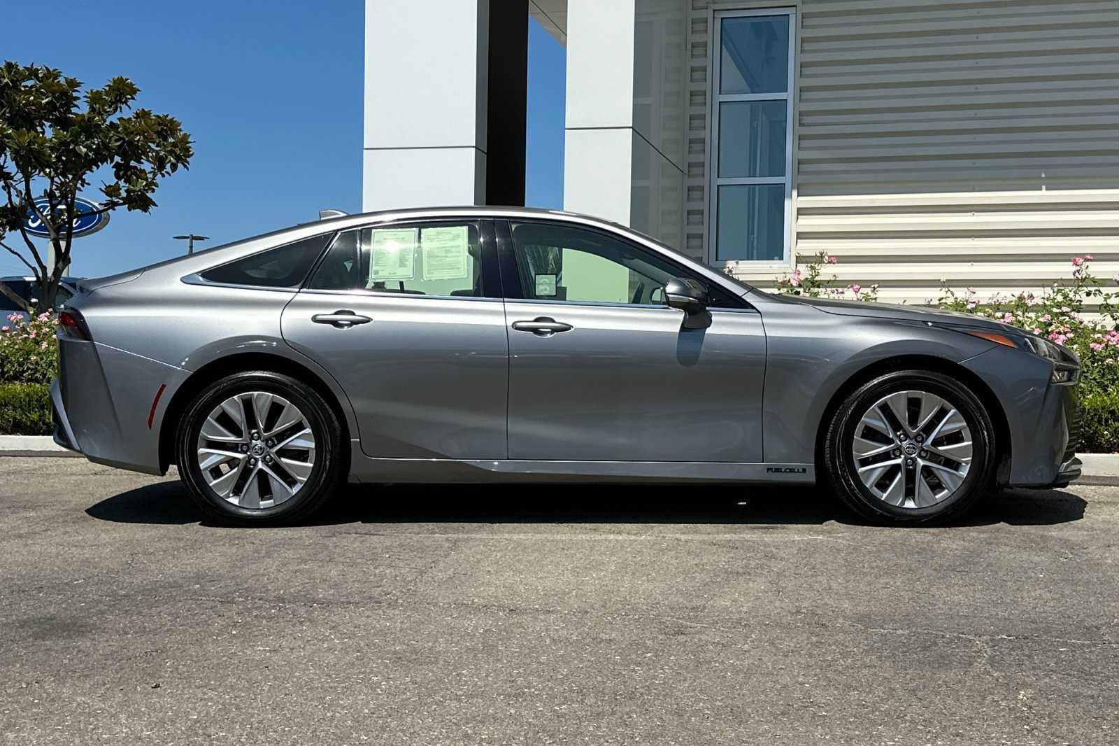 2021 Toyota Mirai XLE photo 2