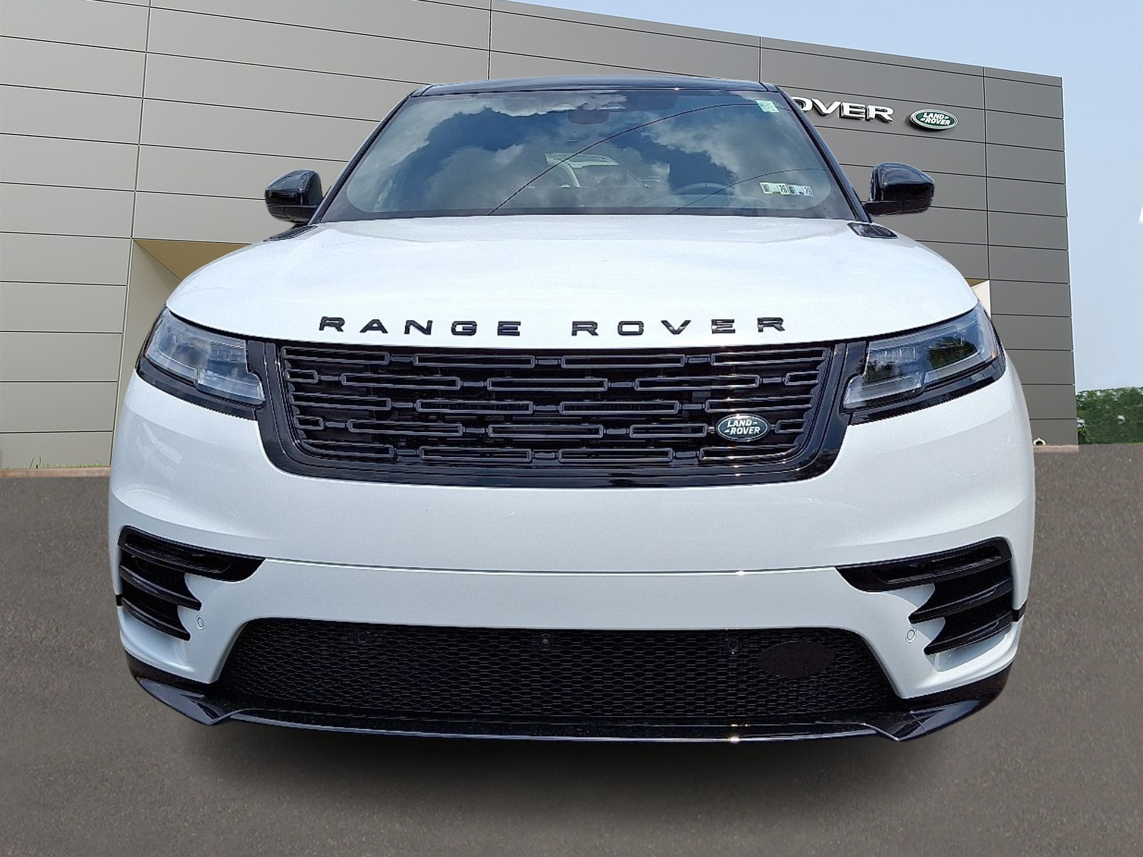 2026 Land Rover Range Rover Velar P250 Dynamic SE photo 4