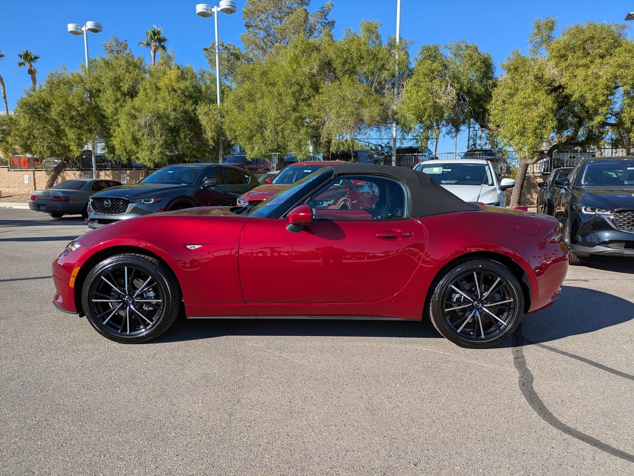 2025 Mazda MX-5 Miata Miata Grand Touring photo 2