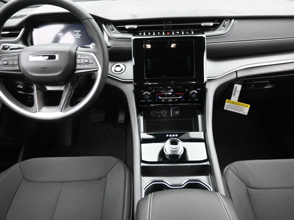 2025 Jeep Grand Cherokee Laredo X photo 7