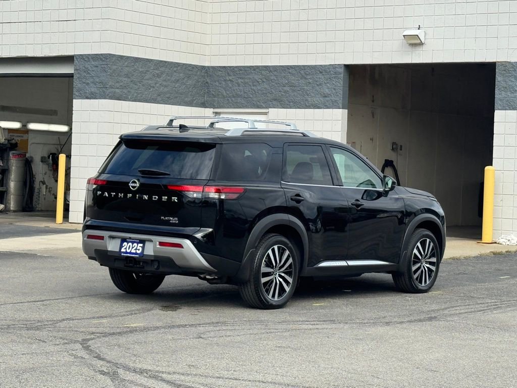 2025 Nissan Pathfinder Platinum photo 3