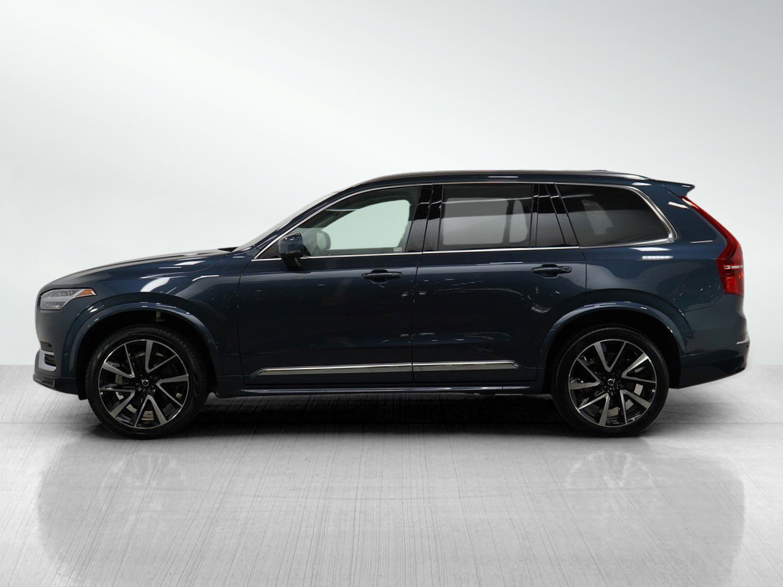 Used 2024 Volvo XC90 Plus with VIN YV4L12PE1R1231176 for sale in Roseville, Minnesota