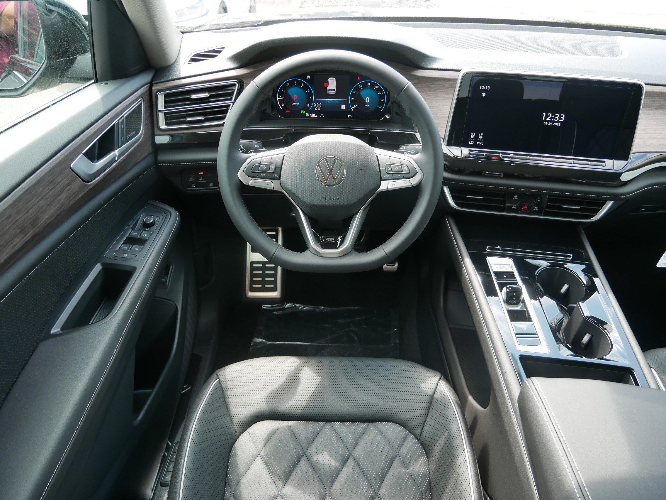 2025 Volkswagen Atlas SEL Premium R-Line photo 6