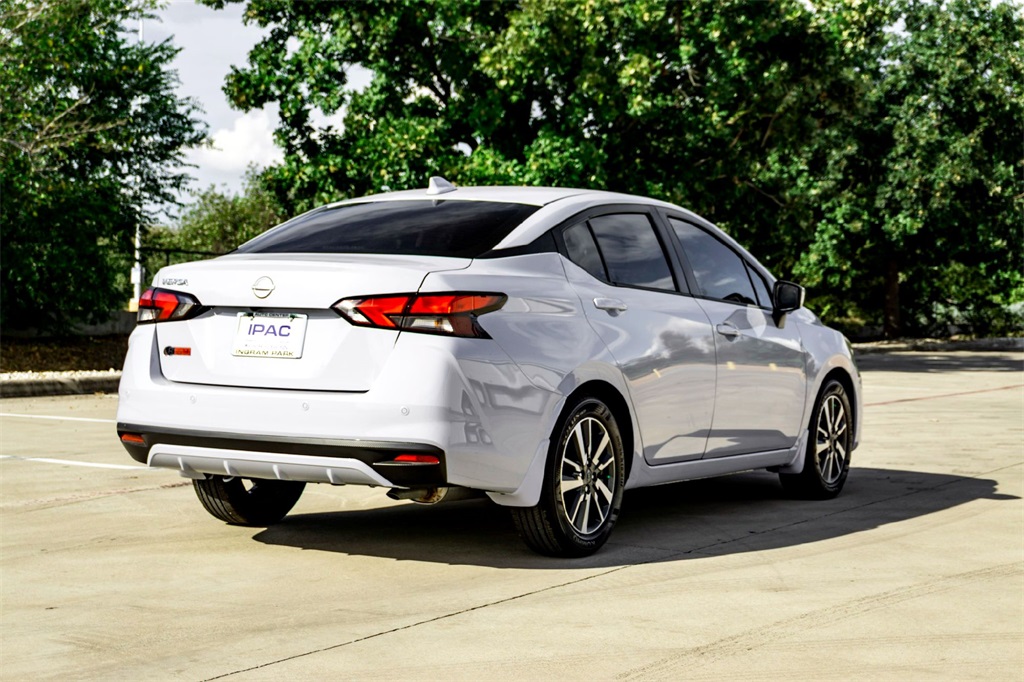 2025 Nissan Versa SV photo 4