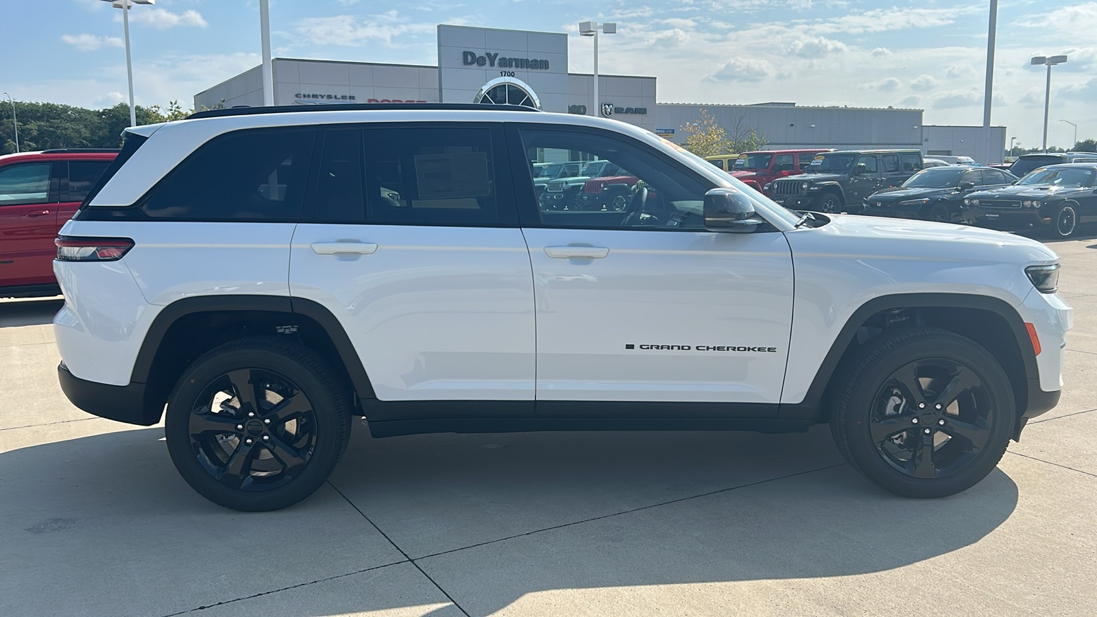 2025 Jeep Grand Cherokee Altitude X photo 2