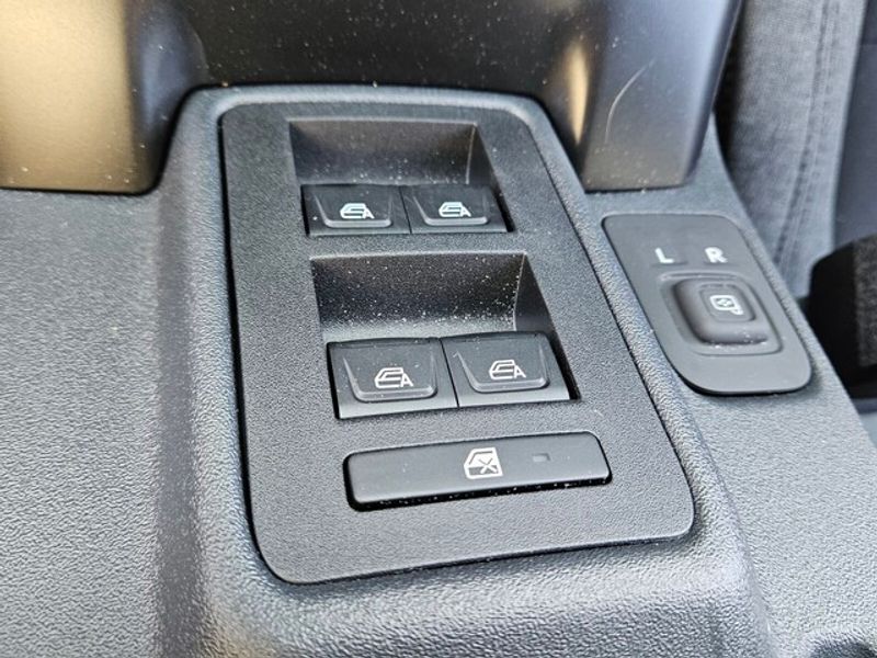 2025 Ford Bronco Base photo 22