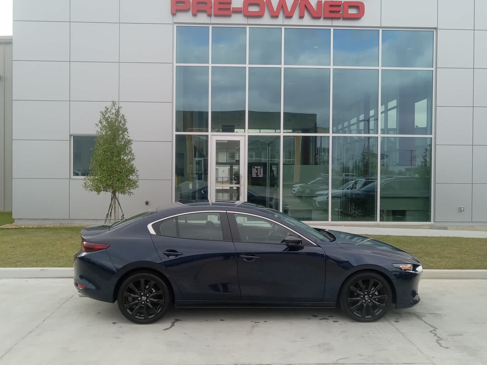 2025 Mazda Mazda3 Select Sport's photo