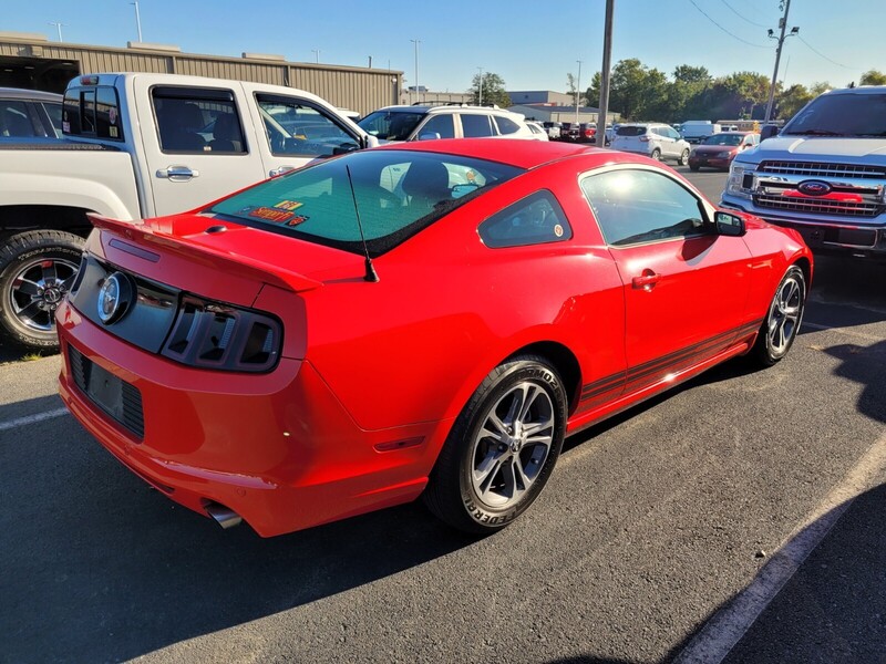 2014 Ford Mustang V6 Premium photo 9