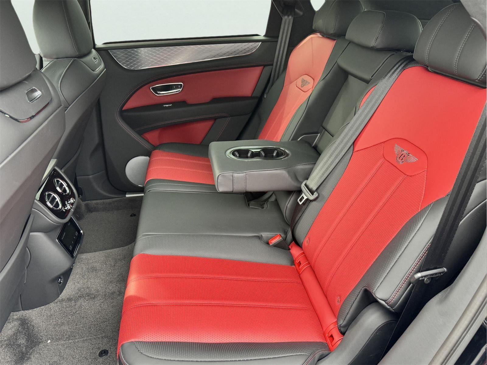 2024 Bentley Bentayga V8 photo 31