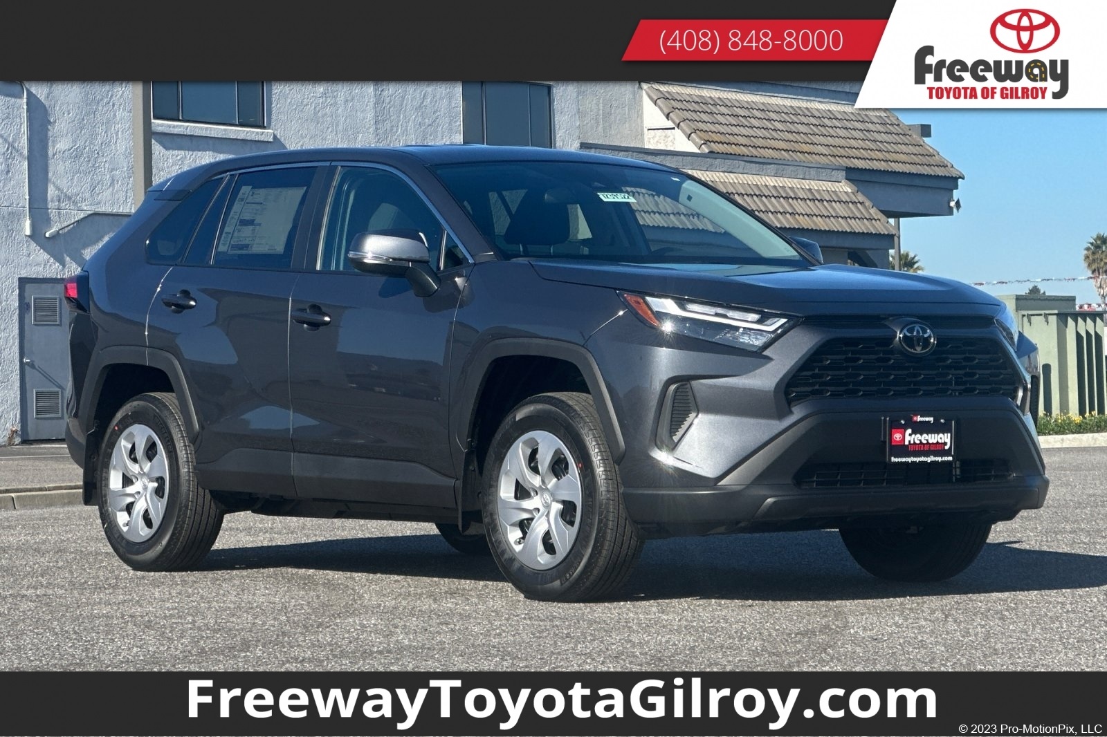 2025 Toyota RAV4 LE's photo