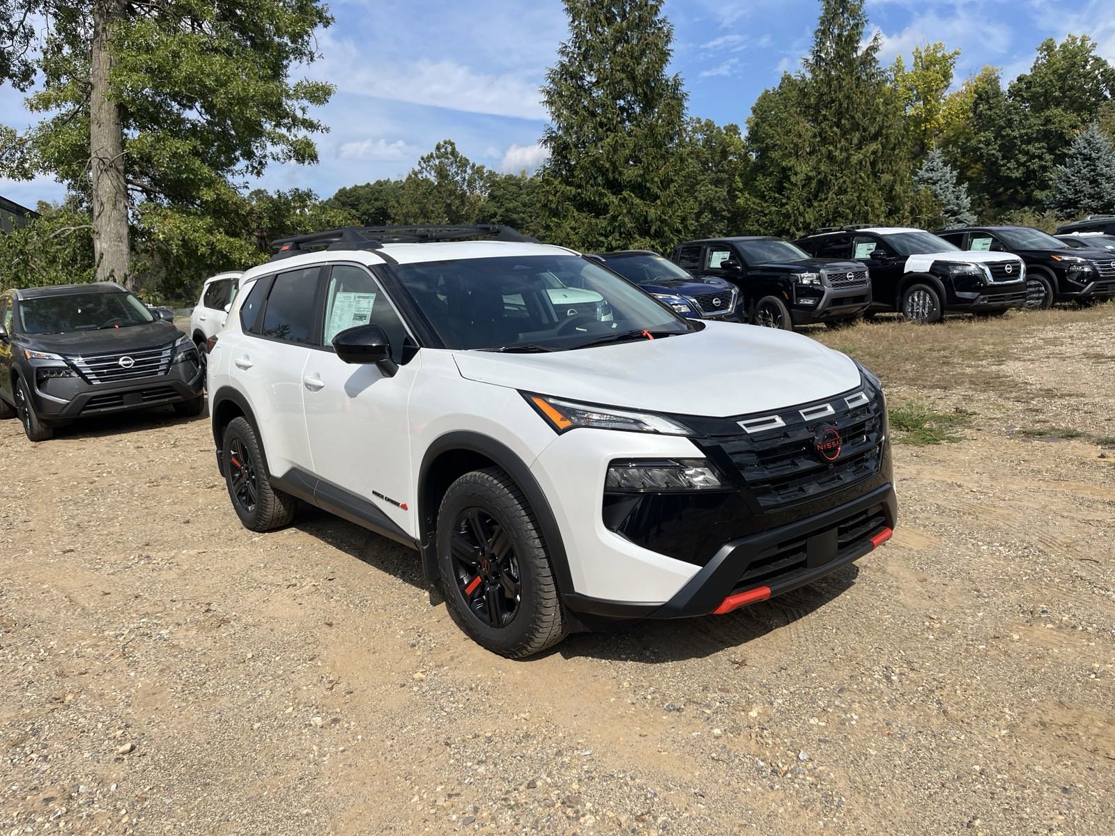 2025 Nissan Rogue SV photo 2