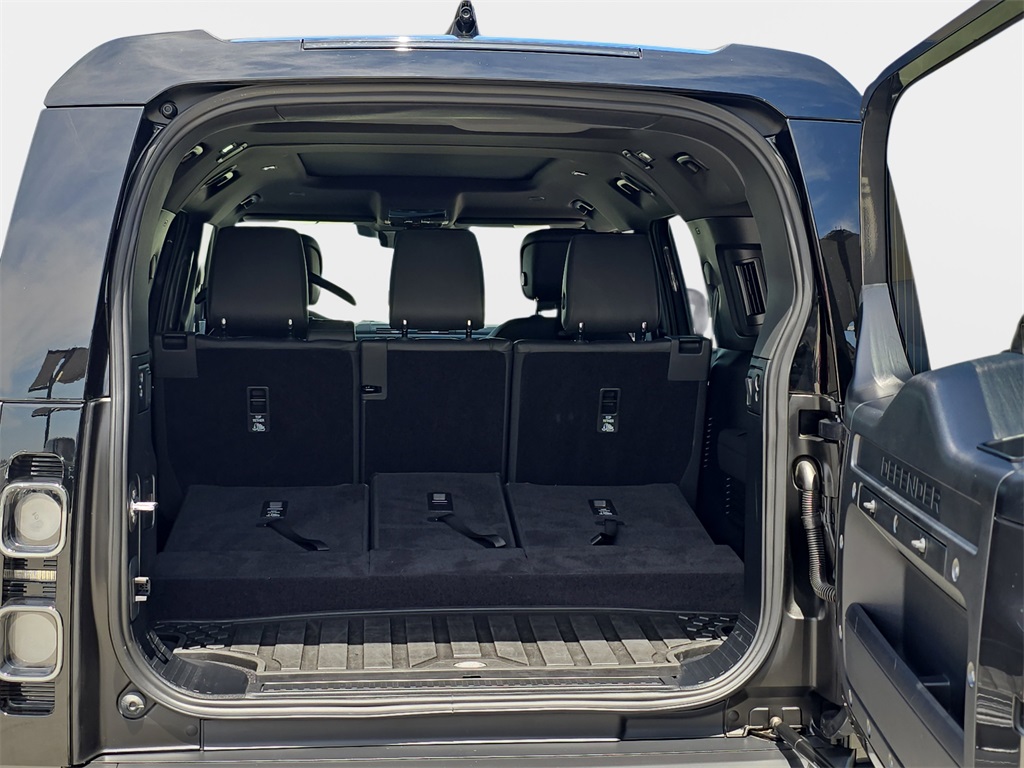 2024 Land Rover Defender 130 V8 photo 13