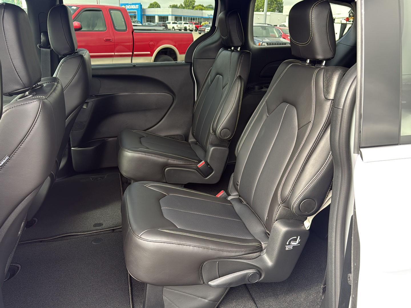 2026 Chrysler Pacifica photo 10