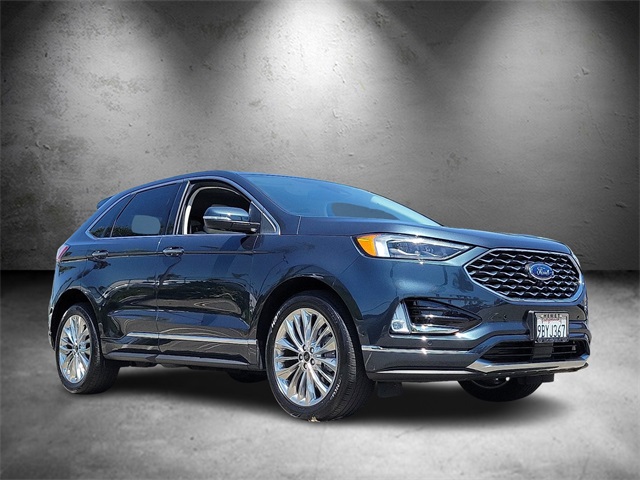2022 Ford Edge Titanium photo 2