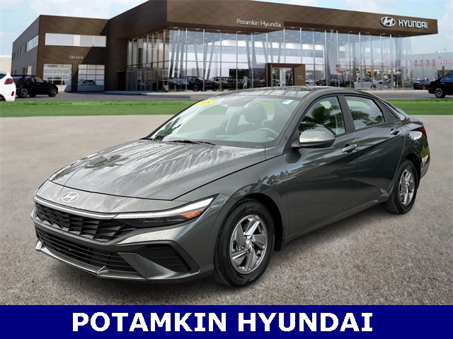2025 Hyundai Elantra SE