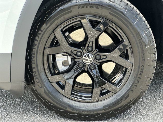2025 Volkswagen Atlas Peak Edition SE photo 2